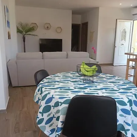 Kiki And Cocos House Daire Theológos